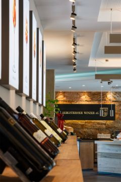 Bergstraesser Winzer eG: Weinregale in der Vinothek