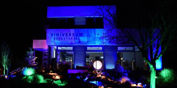 Viniversum, Sitz Bergsträsser Winzer Außenansicht bei Nacht